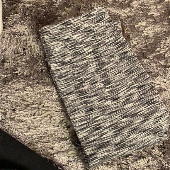 Black gray and white leggings - Picture 2 of 2